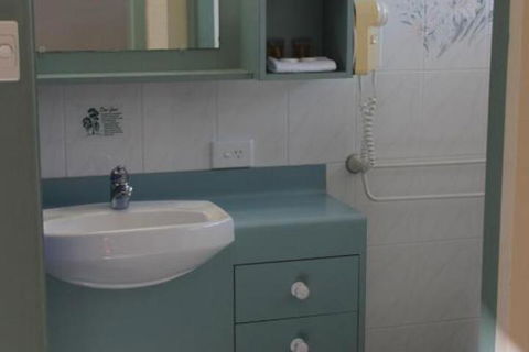 Caloundra Suncourt Motel - Kawana Tourism 3