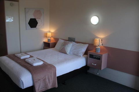 Caloundra Suncourt Motel - Kawana Tourism 0
