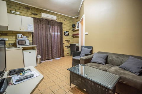 Abacus Motel - Kawana Tourism 7