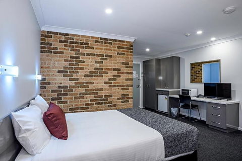 Bushmans Motor Inn - Kawana Tourism 5