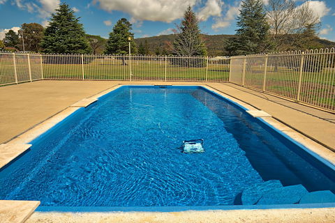 Bushmans Motor Inn - Kawana Tourism 4