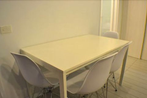 Royal Stays Apartments Docklands - Kawana Tourism 4