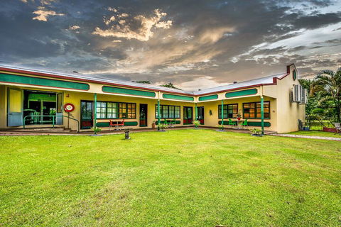 Tropical Lodge - Kawana Tourism 7
