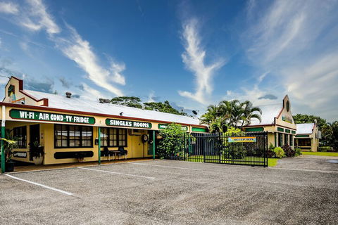 Tropical Lodge - Kawana Tourism 4