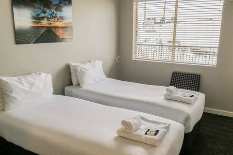 The Premier Hotel - Kawana Tourism 4