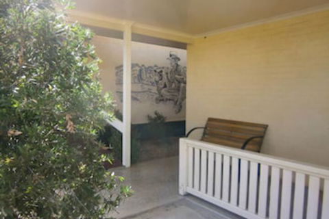 Kellys Motel Oakey - Kawana Tourism 0