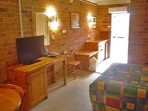 Coachmans Rest Motor Lodge - Kawana Tourism 5