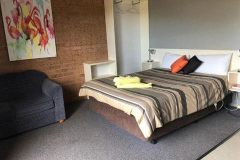 Lake Talbot Tourist Park - Kawana Tourism 0