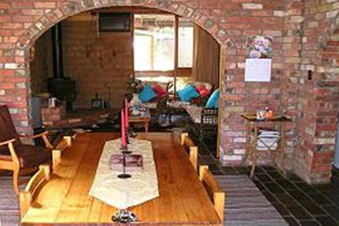 Moonbeam Cottages - Kawana Tourism 3