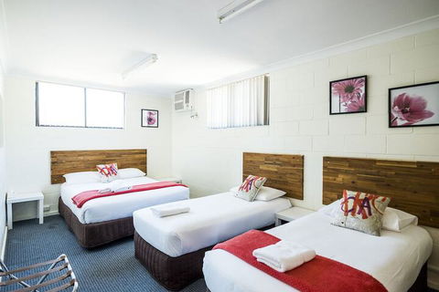 Plainsman Motel - Kawana Tourism 3