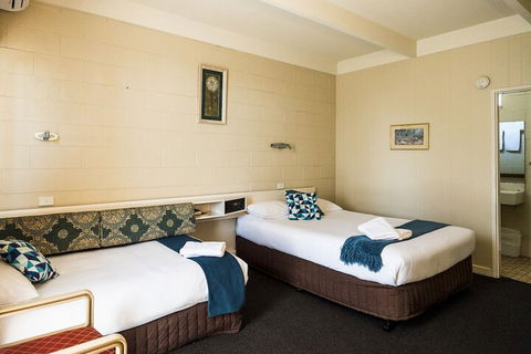 Plainsman Motel - Kawana Tourism 4