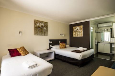 Plainsman Motel - Kawana Tourism 0