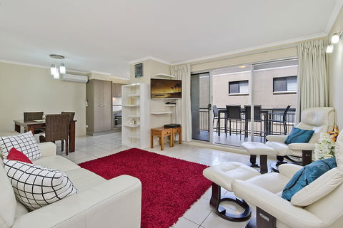 Joanne Apartments - Kawana Tourism 4