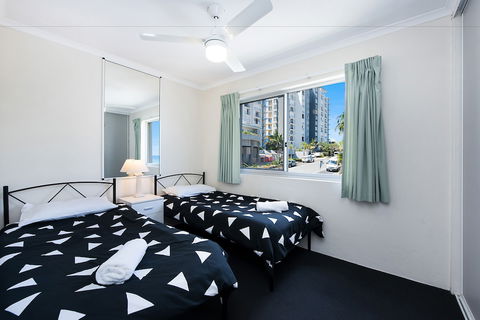 Joanne Apartments - Kawana Tourism 5