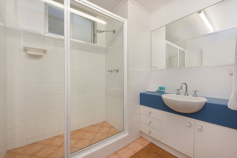 Joanne Apartments - Kawana Tourism 1