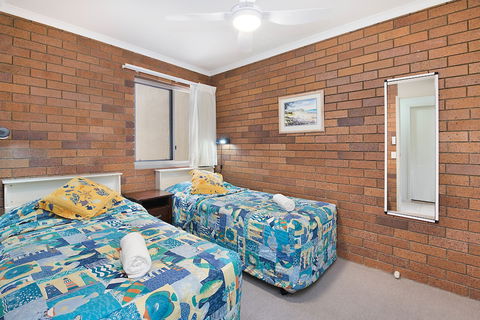 Joanne Apartments - Kawana Tourism 3