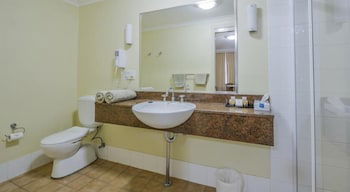 Golden Guitar Motor Inn - Kawana Tourism 6