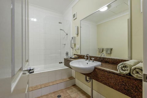 Golden Guitar Motor Inn - Kawana Tourism 2