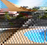 Golden Guitar Motor Inn - Kawana Tourism