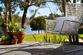 Lake Como Villa - Kawana Tourism 0