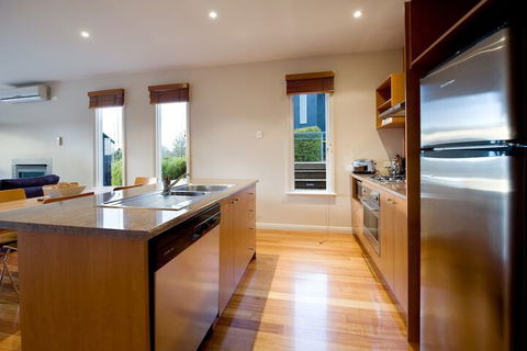 Queensberry Springs Villa 1 - Kawana Tourism 2