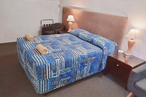 Warren Motor Inn - Kawana Tourism 7