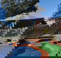 Golden Reef Motor Inn - Kawana Tourism