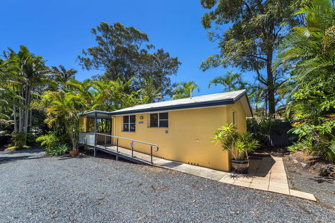 Safety Beach Ocean Bungalows - Kawana Tourism 3