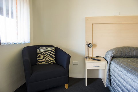 Cherry Blossom Motel - Kawana Tourism 6