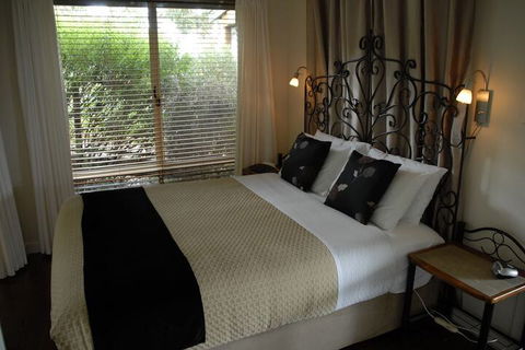 Celestine Retreat - Kawana Tourism 6