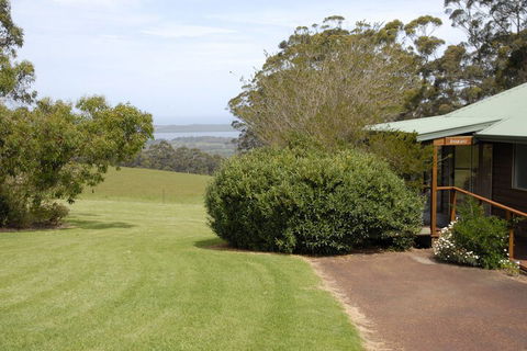 Celestine Retreat - Kawana Tourism 5