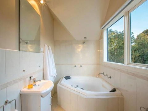 Jolee Accommodation - Kawana Tourism 0