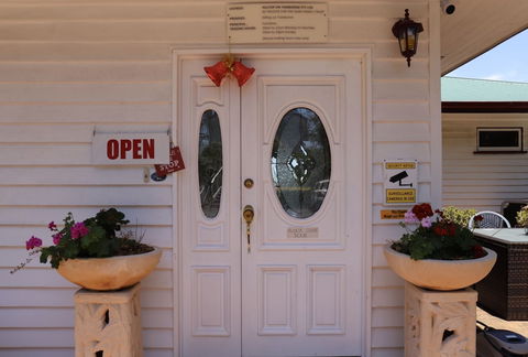 Hilltop On Tamborine - Kawana Tourism 0