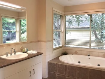 Tamborine Gardens - Kawana Tourism 5