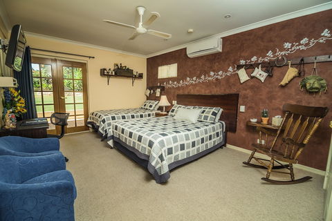 Armadale Cottage Bed & Breakfast - Kawana Tourism 6