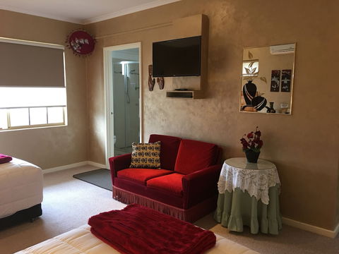 Armadale Cottage Bed & Breakfast - Kawana Tourism 3