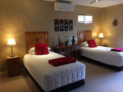 Armadale Cottage Bed & Breakfast - Kawana Tourism 5