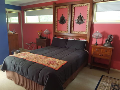 Tambaridge Bed And Breakfast - Kawana Tourism 3