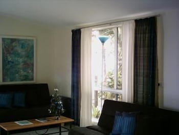 A Sacred Mountain Retreat - Kawana Tourism 4