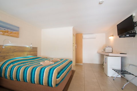 A & A Motel - Kawana Tourism 4