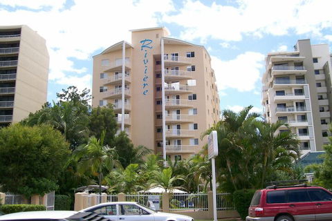 Riviere On Golden Beach - Kawana Tourism 6