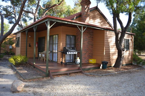 Mountain View Motor Inn & Holiday Lodges - Kawana Tourism 1