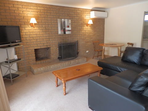 Mountain View Motor Inn & Holiday Lodges - Kawana Tourism 4