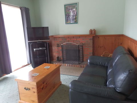 Mountain View Motor Inn & Holiday Lodges - Kawana Tourism 5