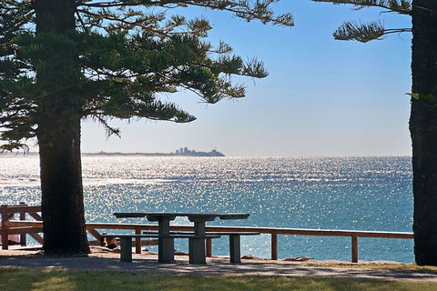 Norfolks On Moffat Beach - Kawana Tourism 4