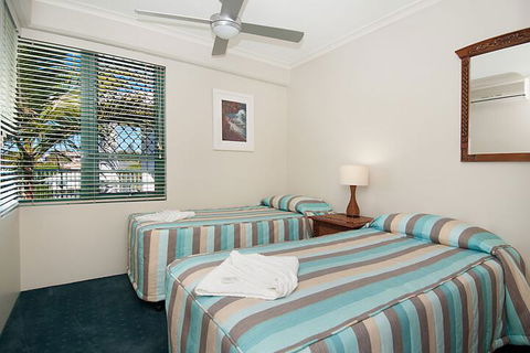 Norfolks On Moffat Beach - Kawana Tourism 2