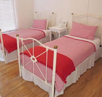 The Little Red Hen Bed  Breakfast - Kawana Tourism