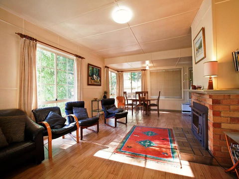 Noonameena Cottage - Kawana Tourism 2