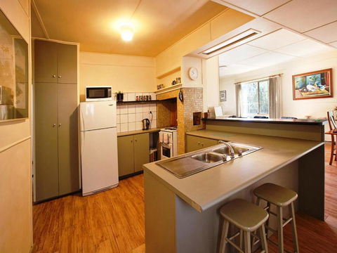 Noonameena Cottage - Kawana Tourism 3
