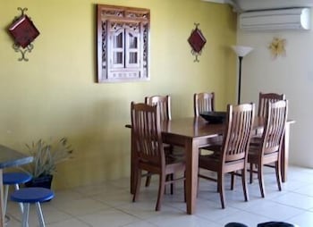 Seafarer Chase Holiday Apartments - Kawana Tourism 5